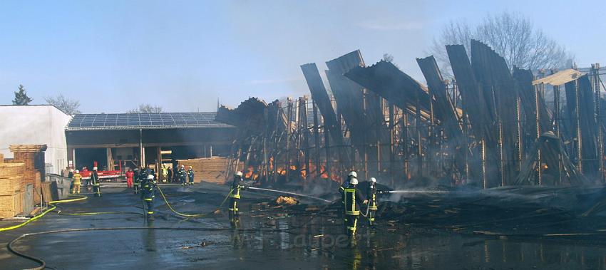 Grossbrand Holzlager Siegburg Industriestr P057.JPG